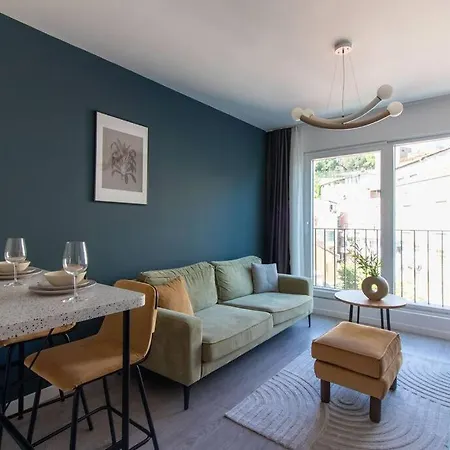 Contemporary 1br Haven W/ Parking + Gym #110 * 이스탄불